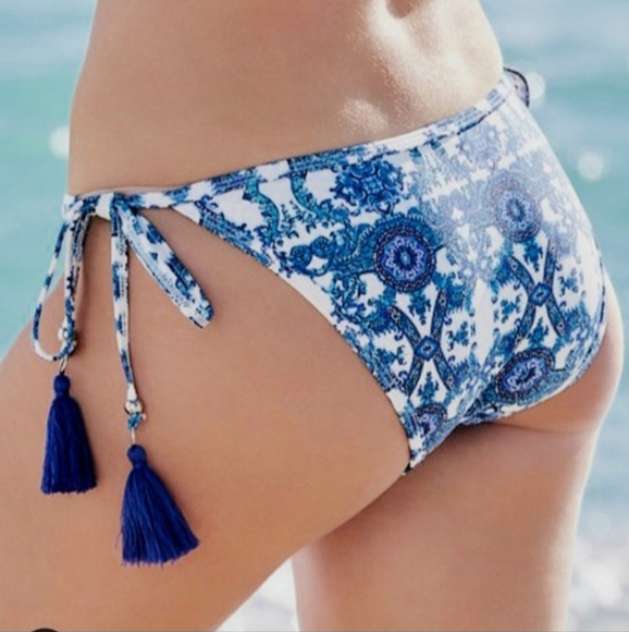 VENUS Tassel Tie-Side Bikini Bottom, size 4 - Picture 1 of 11